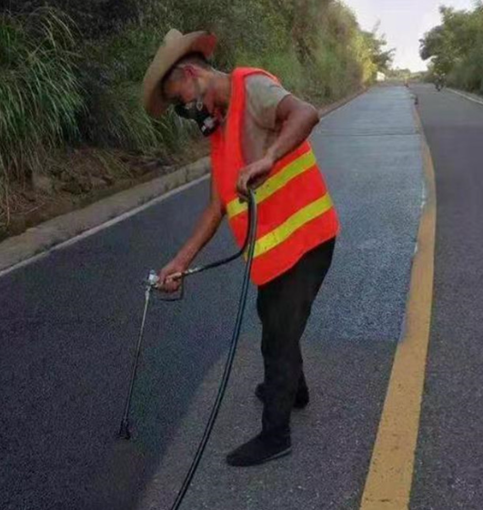 五指山路面喷涂翻新彩色步道施工方案